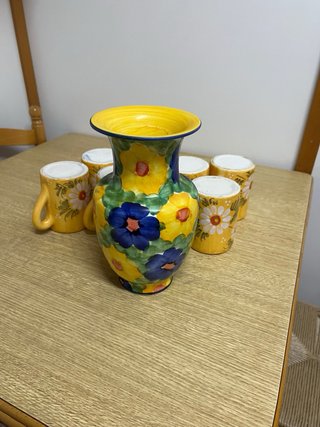 Jarra y 6 tazas pintadas a mano