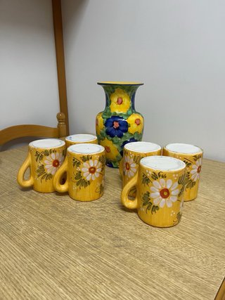 Jarra y 6 tazas pintadas a mano