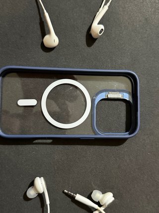 Auriculares blancos con funda