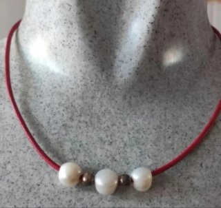 Collares y pulsera de piedras naturales y perlas