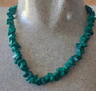 Collares y pulsera de piedras naturales y perlas