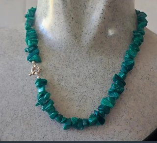 Collares y pulsera de piedras naturales y perlas