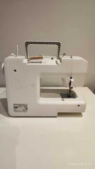 Máquina de coser SilverCrest 33 puntadas