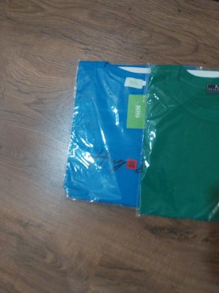Lote 4 Camisetas Boss, Levi's, Tommy Jeans Talla M