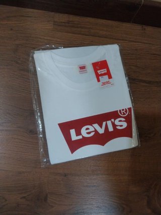 Lote 4 Camisetas Boss, Levi's, Tommy Jeans Talla M