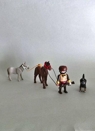 Playmobil Trampero a Caballo con Burro