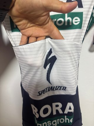 EXCLUSIVO MONO ROADSUIT RED BULL BORA TALLA M
