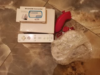 Nintendo Wii + Accesorios Wii2HDMI y Mando Rojo