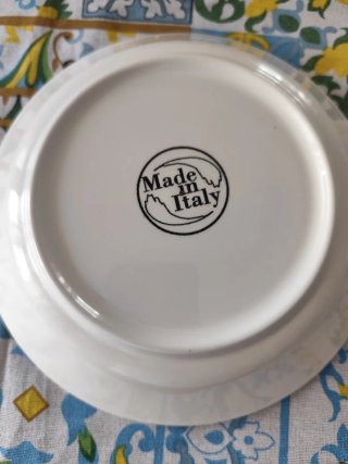 Set servizio di piatti in ceramica decorati