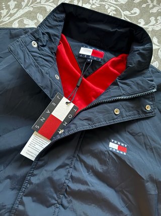 Chaqueta Tommy Jeans Azul y Roja