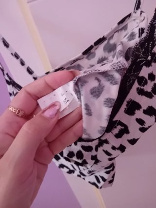 Top corto estampado leopardo con encaje