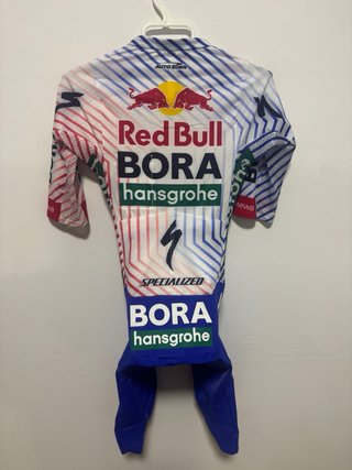 EXCLUSIVO ROADSUIT RED BULL BORA EDICION TOUR T-S