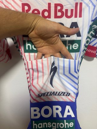EXCLUSIVO ROADSUIT RED BULL BORA EDICION TOUR T-S