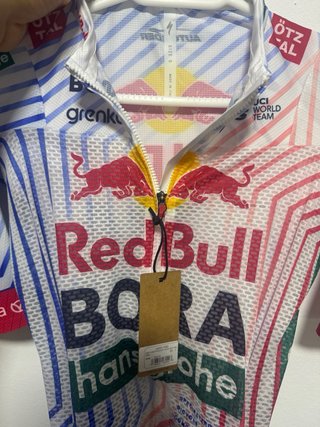 EXCLUSIVO ROADSUIT RED BULL BORA EDICION TOUR T-S