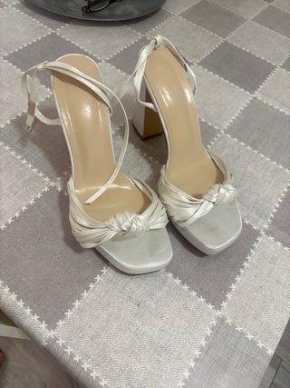 Zapatos de novia en buen estado. Solo una puesta.