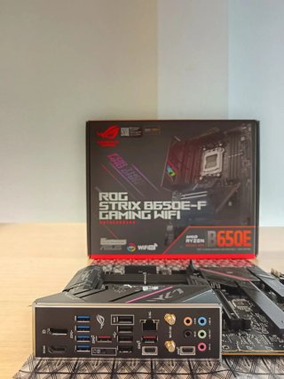 ASUS ROG STRIX B650 E F GAMING WIFI Placa Base