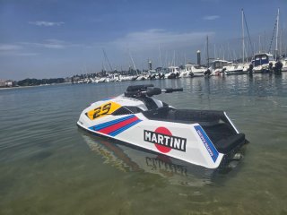 Moto de agua Yamaha jetski SuperJet 2021 TR1