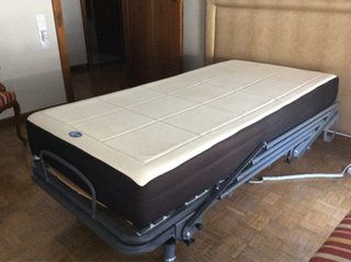 Cama hospitalaria en perfecto estado