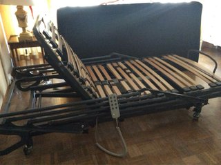 Cama hospitalaria en perfecto estado