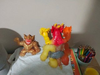 Muñecos de 3 cabezas y trol