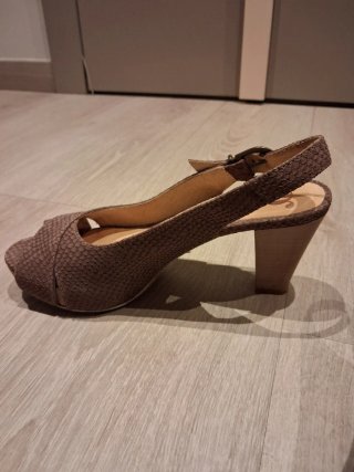 Sandalias tacón piel marrón