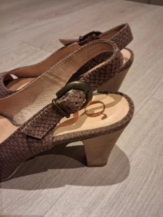 Sandalias tacón piel marrón