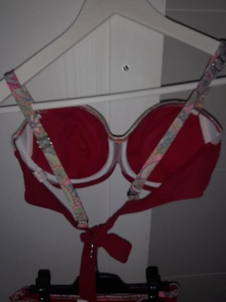 Bikini burdeos con estampado floral