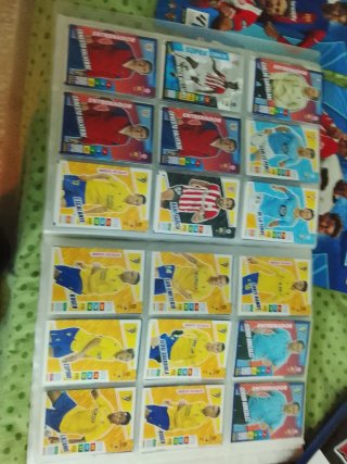 Álbum de cromos de fútbol variado