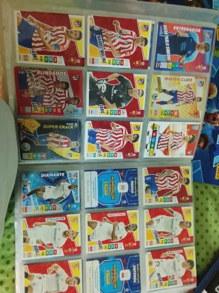 Álbum de cromos de fútbol variado