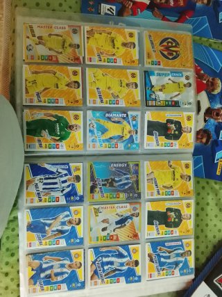 Álbum de cromos de fútbol variado