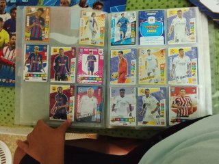 Álbum de cromos de fútbol variado