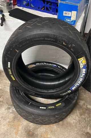 Lote de 12 neumáticos Slicks