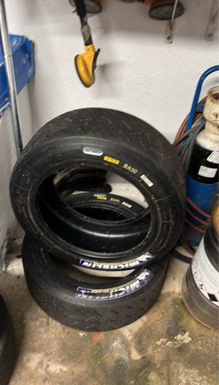 Lote de 12 neumáticos Slicks
