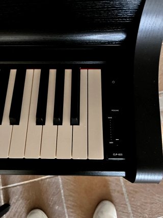 Piano Yamaha y Banqueta