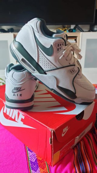Zapatillas Jordan Blancas y Verdes