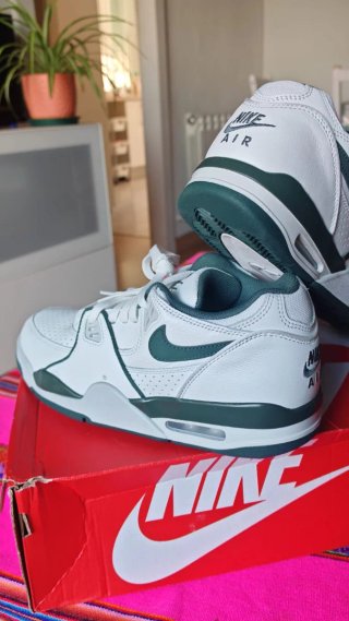 Zapatillas Jordan Blancas y Verdes