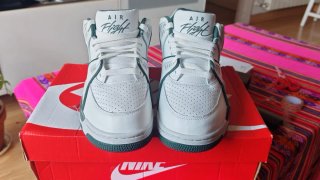 Zapatillas Jordan Blancas y Verdes