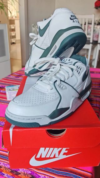 Zapatillas Jordan Blancas y Verdes