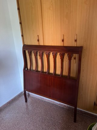 Cabecero de nogal macizo para cama de 90