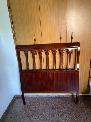 Cabecero de nogal macizo para cama de 90