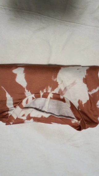 Camiseta estampada marrón y blanca