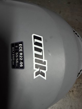 Casco de moto gris Unik tallla S