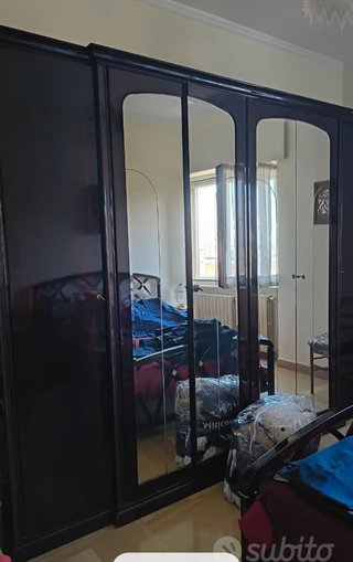 Comodino con specchio e cassettiera