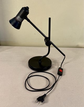 Lámpara de mesa metálica negra