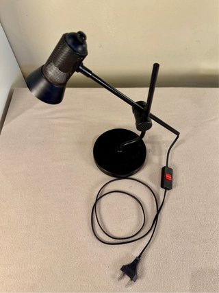 Lámpara de mesa metálica negra