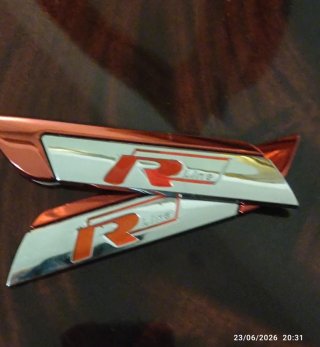 Set 2 Emblemi Metallici R-Line rossi