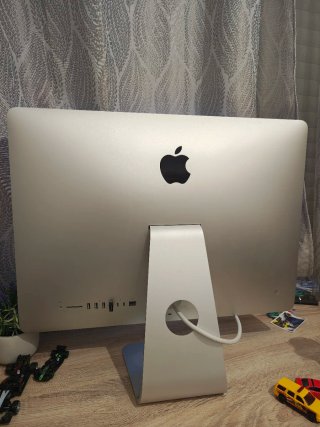iMac 21.5 8GB RAM 256GB ROM macOS 13.7.8