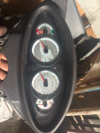 Lote Piaggio: marcador y escudo delantero