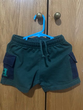 Pantalón corto Humanitas, talla 2