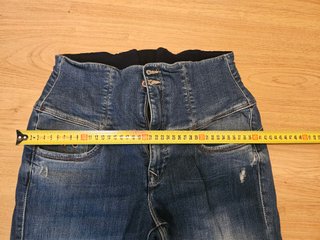 Pantalón vaquero Salsa sin usar